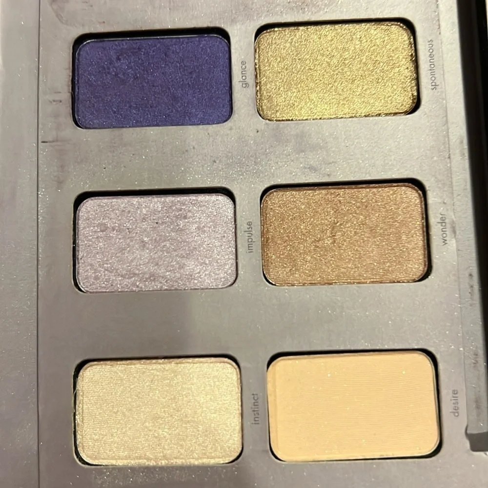 Stila in the moment eyeshadow palette